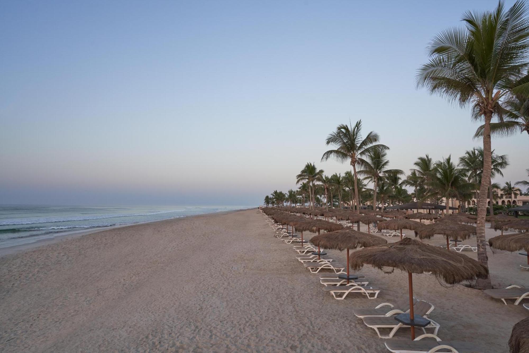 Salalah Rotana Resort Exterior foto Playa de Sabinillas